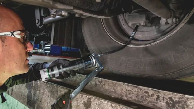 All about Best Grease Gun (Review & Buying Guide with some FAQ)